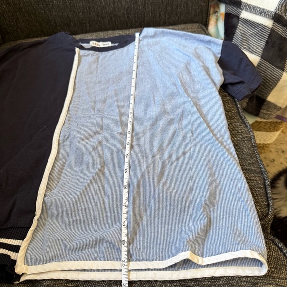 Woman's Linen Two-Tone Blue and Black T-Shirt - Picture 3 of 5